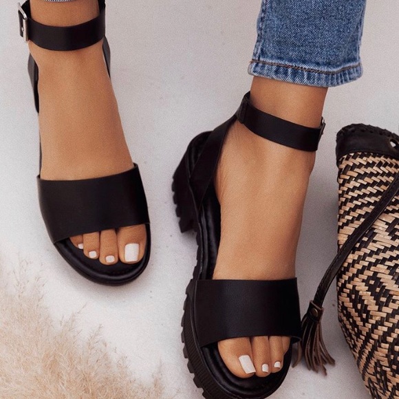 Shoes - One band platform sandals 10
